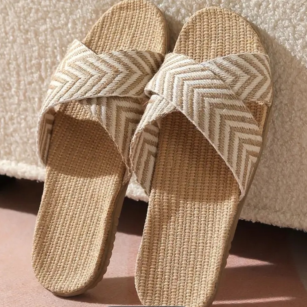 💙 NWOT - Tan and Cream Women's Slide Sandals